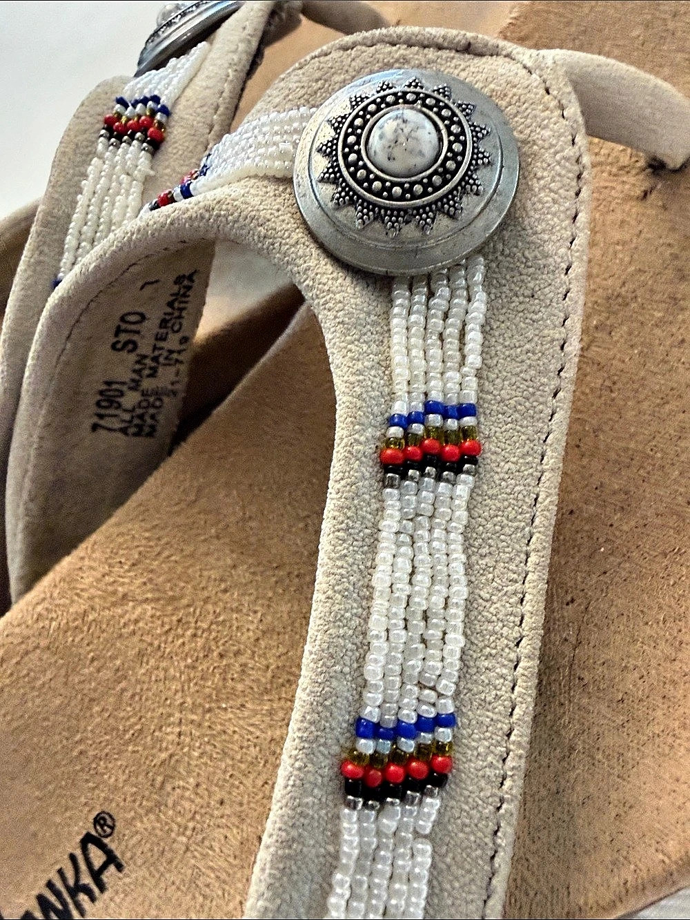 Minnetonka Silverthorne 360 Sandal Beaded Thong Sandals Cream & Blue US 10
